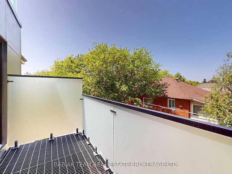 656 Annette St #302 — Photo 10