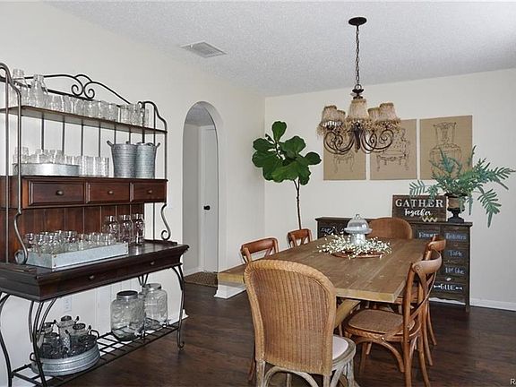 3rd image of 2807 W Ventura Ln