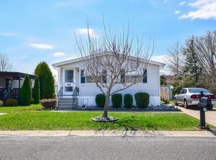 905 Koala Ln, Mount Laurel, NJ 08054