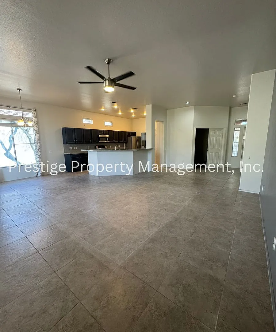 Gorgeous 55+ community home located in Heritage Highlands at Dove Mountain — Photo 4
