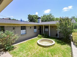 5725 Diamond Oaks Dr N, Haltom City, TX 76117