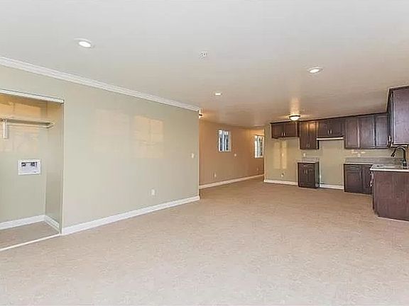 5th image of 10354 Wilmington Ave