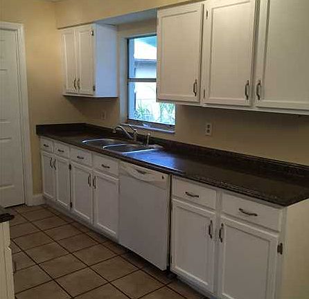 5th image of 2837 Grove Dr