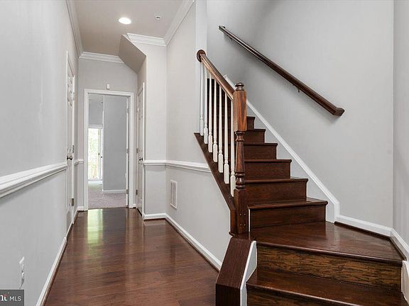5th image of 7810 Five Oaks Court Gln