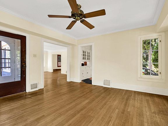 4th image of 3495 N Maryland AVENUE