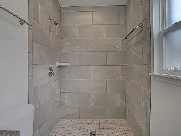 1037 Cass Ave — Photo 12