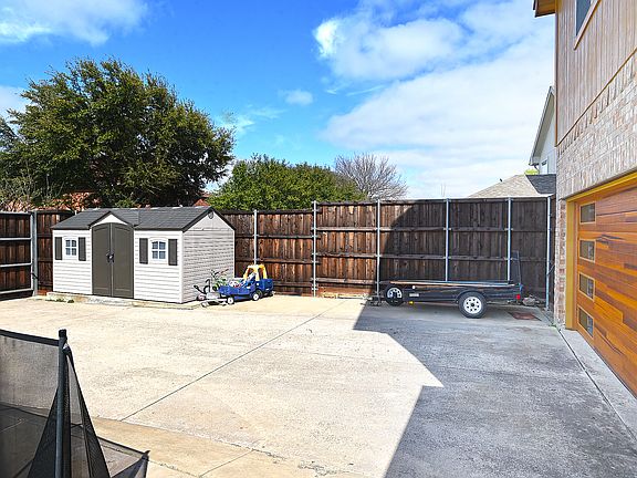 4th image of 2437 Sky Harbor Dr