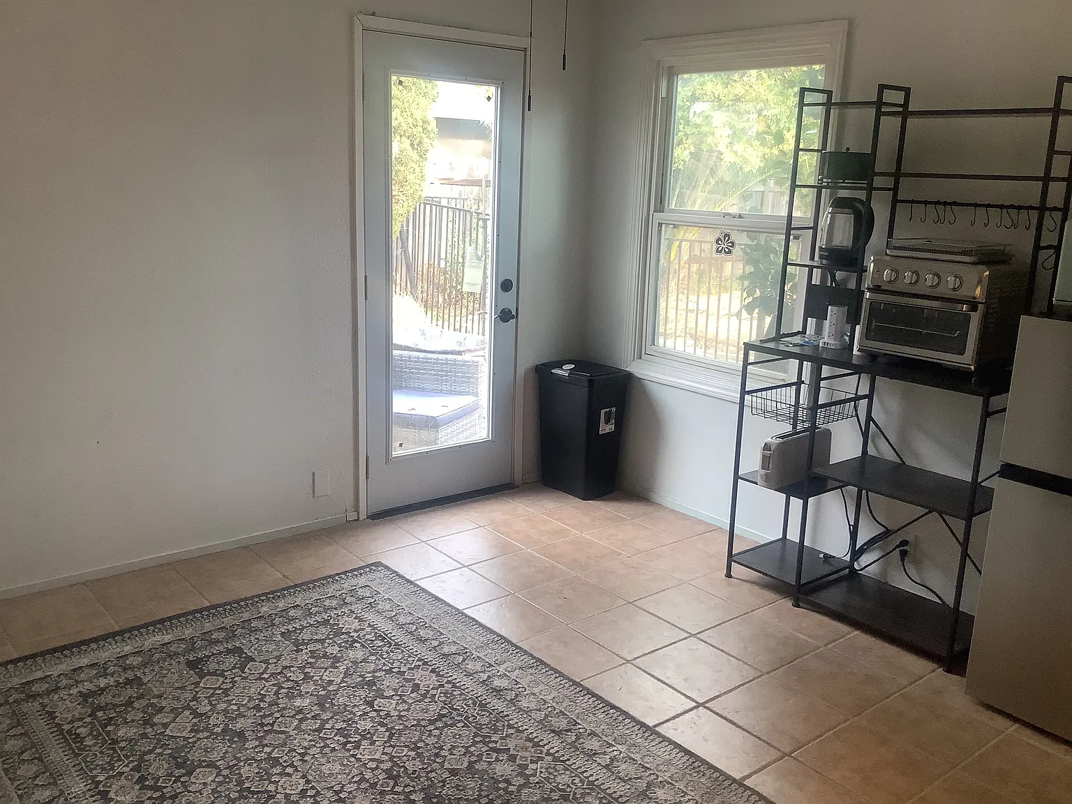 Studio, $1,500 — Photo 1