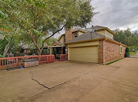 4th image of 1923 Enchanted Ln