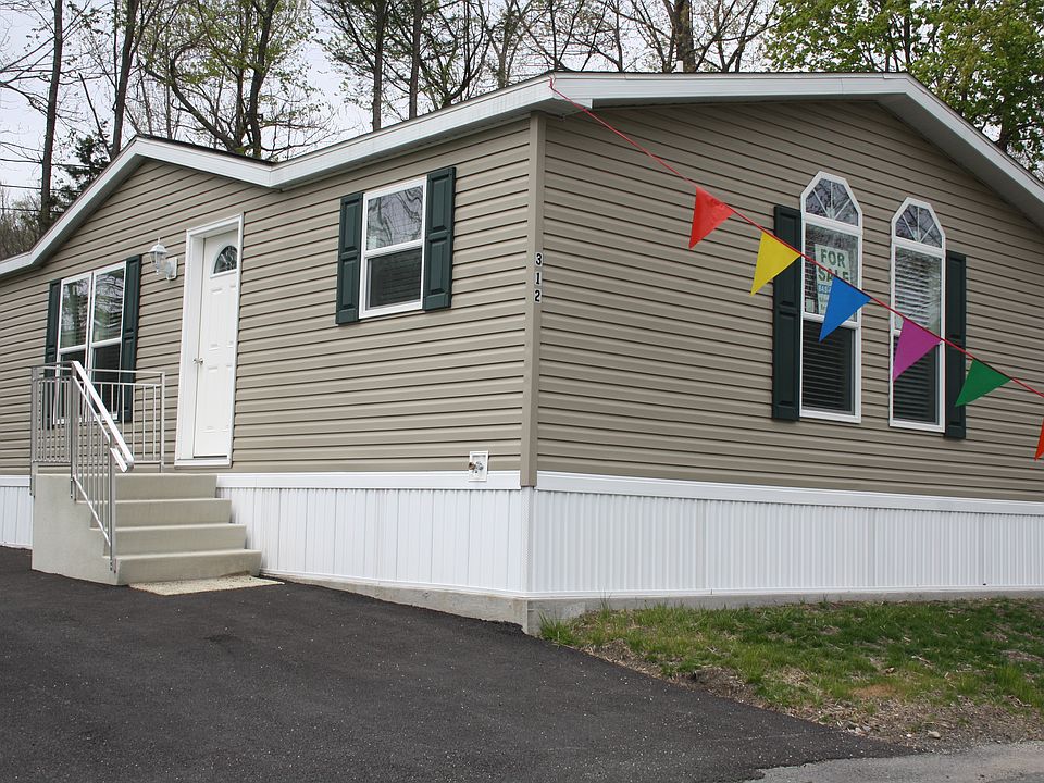1st image of 312 Silver Maples Dr