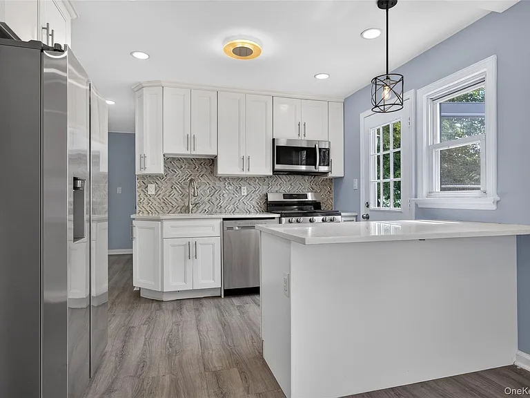 121 Sheridan Ave — Photo 7