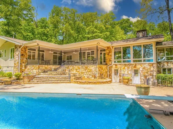 822 Atkinson Dr, Dalton, GA 30720