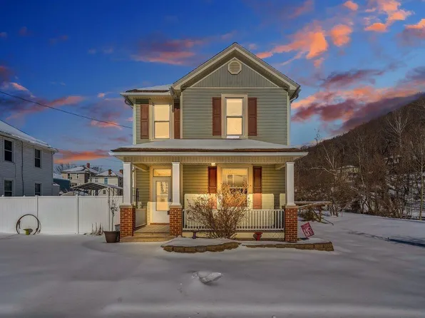 518 Court St, Clifton Forge, VA 24422