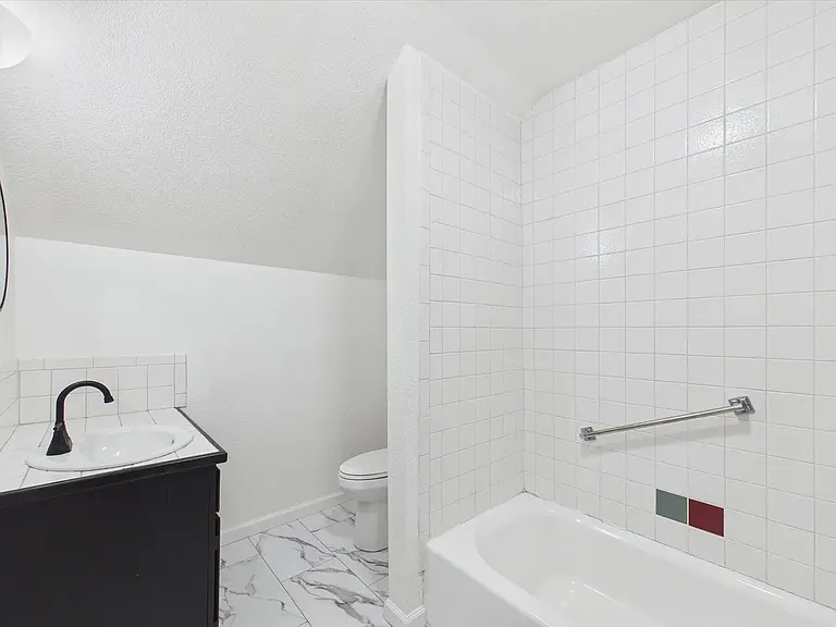 2434 C St — Photo 17