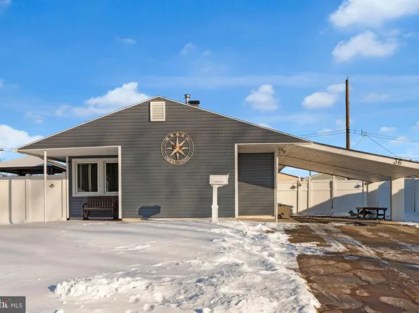 36 Lilac Ln, Levittown, PA 19054