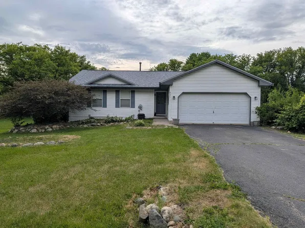 531 Bounty Dr NE, Poplar Grove, IL 61065