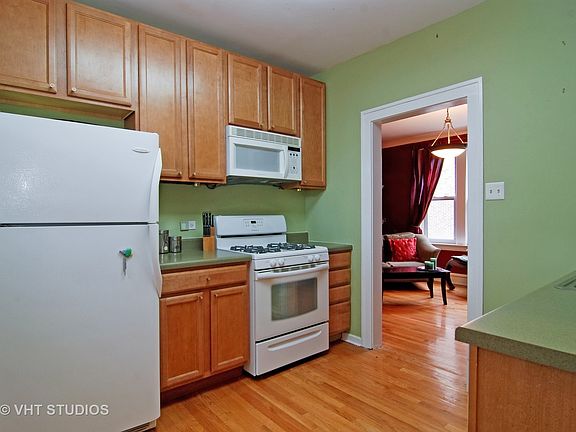 5th image of 217 Chicago Ave APT 2