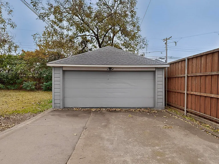 4810 Stanford Ave — Photo 24