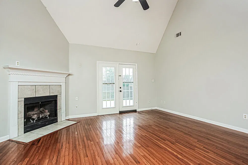 4 bed, 2.5 bath, 2589 sqft, $2,830 — Photo 4