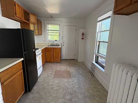5th image of 119 College Pl APT 12