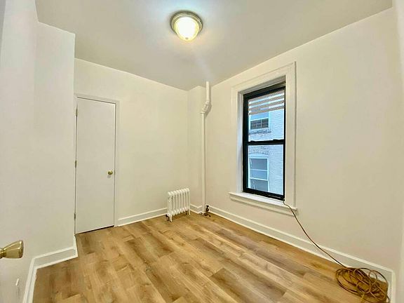 5th image of 11-34 44th Dr #8