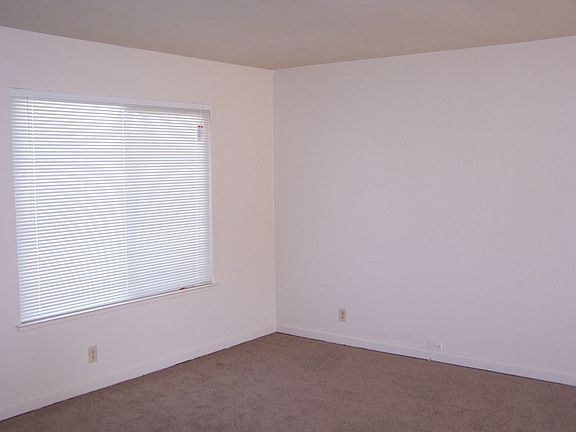 3rd image of 8128 Villa Oak Dr