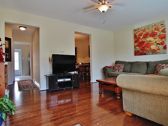 5th image of 256 Meadows Ln NE