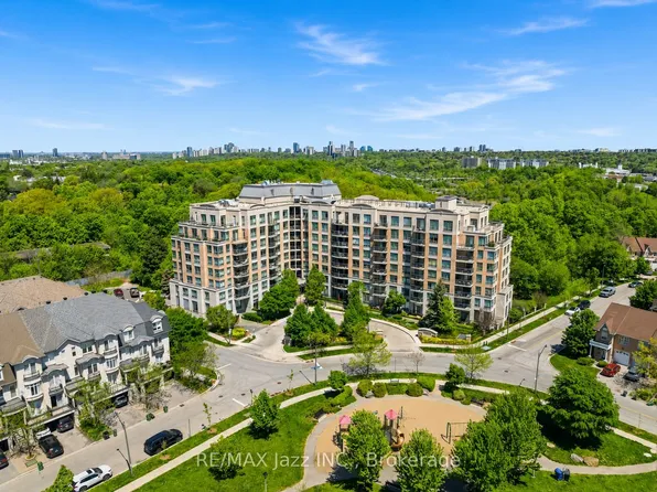 16 Dallimore Cir #307, Toronto, ON M3C 4C4