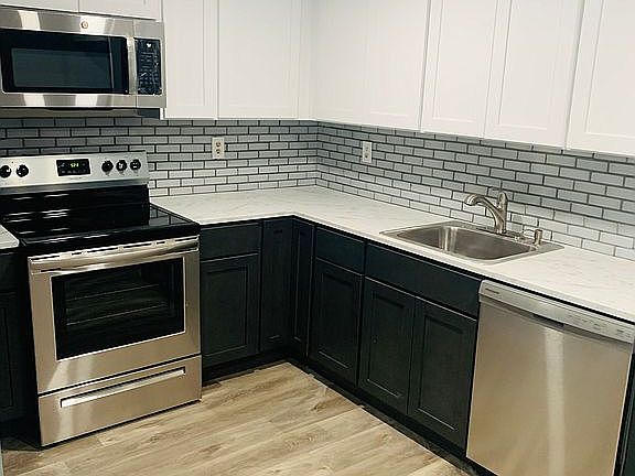 2nd image of 986 Stuyvesant Ave APT B