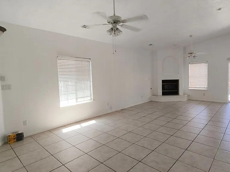 7240 Boxwood Ave NE — Photo 8