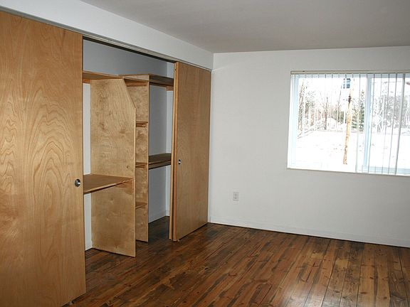 4th image of 570 N Sherman Dr