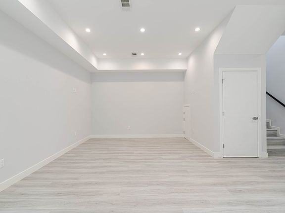 5th image of 9035 Rathburn Ave #1/2