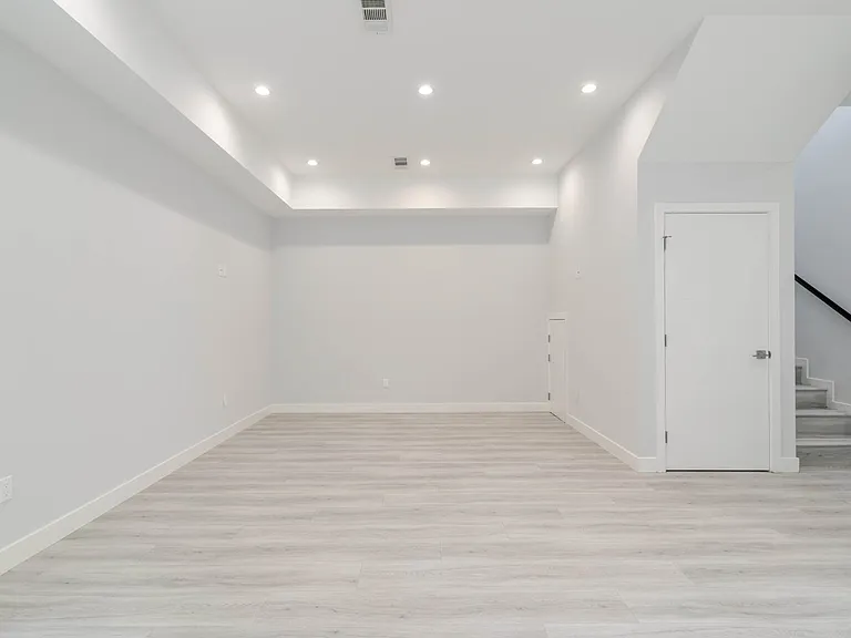 9035 Rathburn Ave #1/2 — Photo 5