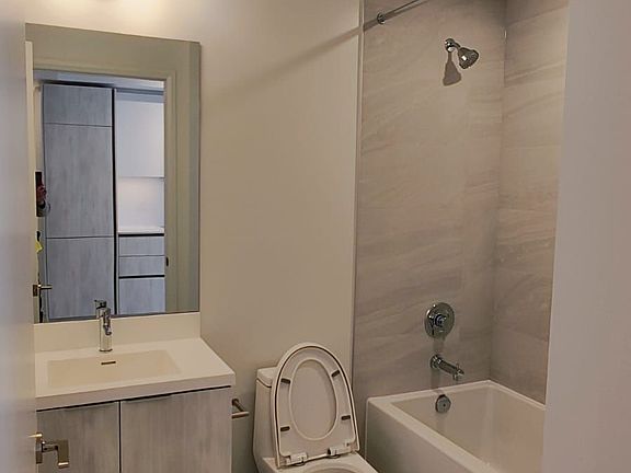 5th image of 400 King St W #504