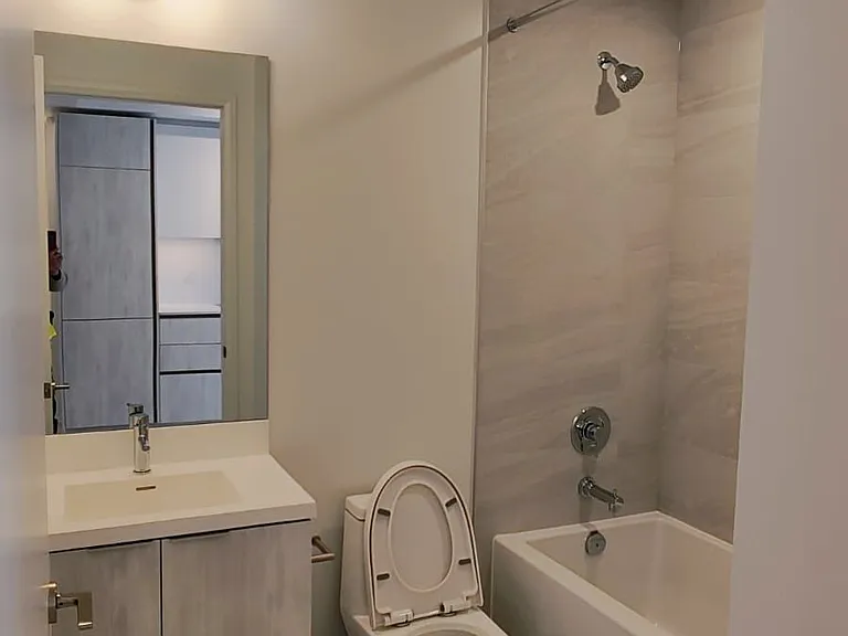 400 King St W #504 — Photo 5