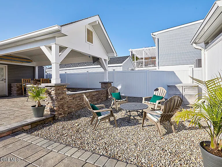 304 Arnold Ave — Photo 8