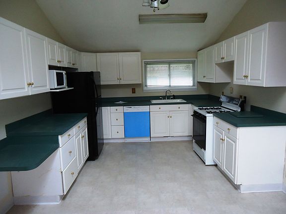 Kitchen with appliances
