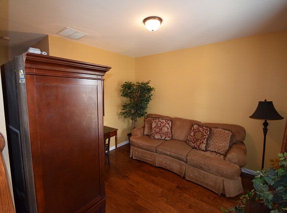 4th image of 2913 McKinley Dr