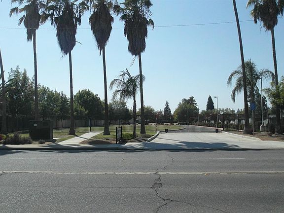 2nd image of 6547 N Maroa Ave