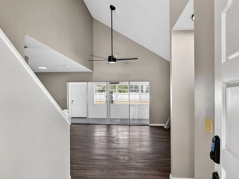 802 Arietta Cir N — Photo 4