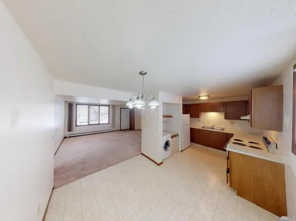 1208 24th St NW #4, Mandan, ND 58554
