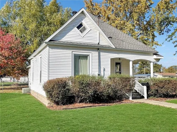 601 SW 2nd St, Casey, IL 62420