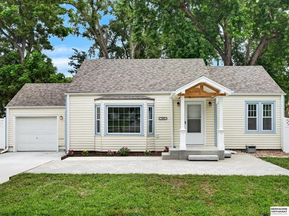 7205 Minne Lusa Blvd, Omaha, NE 68112