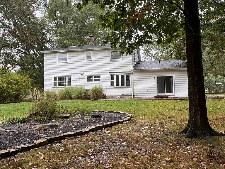 9237 White Oaks Cir — Photo 23