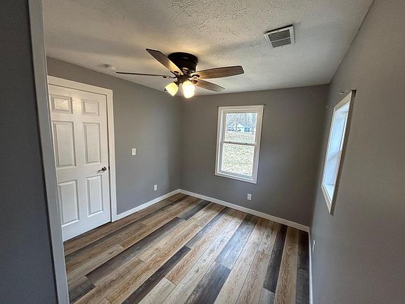 3rd image of 600 W Hodge Ave