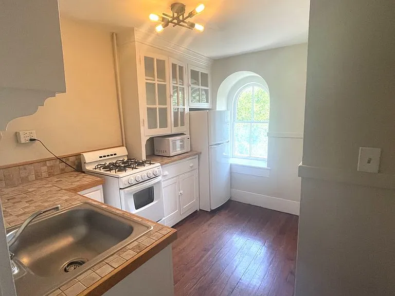 103 E Jones St #1 — Photo 9