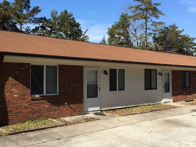 3016 Sherrill Avenue — Photo 2
