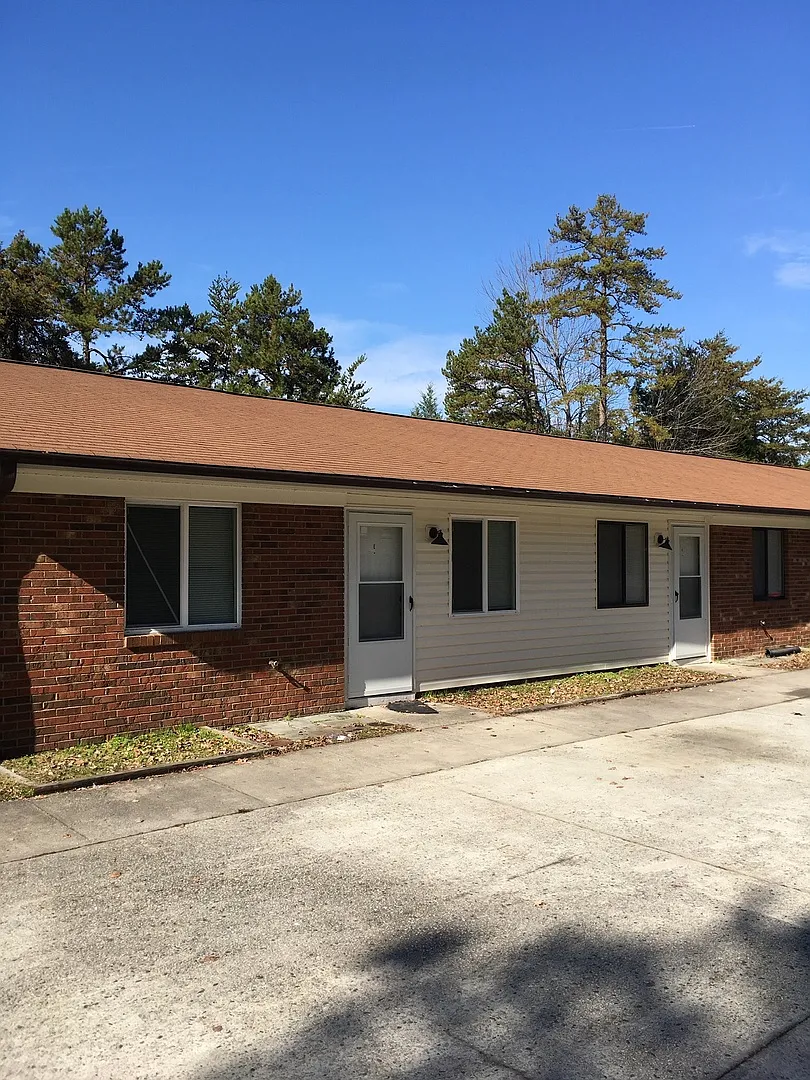 Building Photo - 3016 Sherrill Avenue