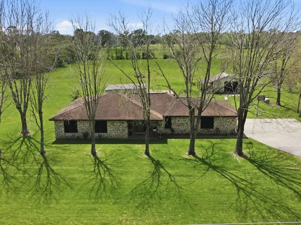 1858 County Road 2066, Hull, TX 77564