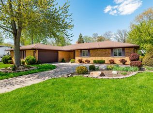 8196 Thorntree Ct, Grosse Ile, MI 48138